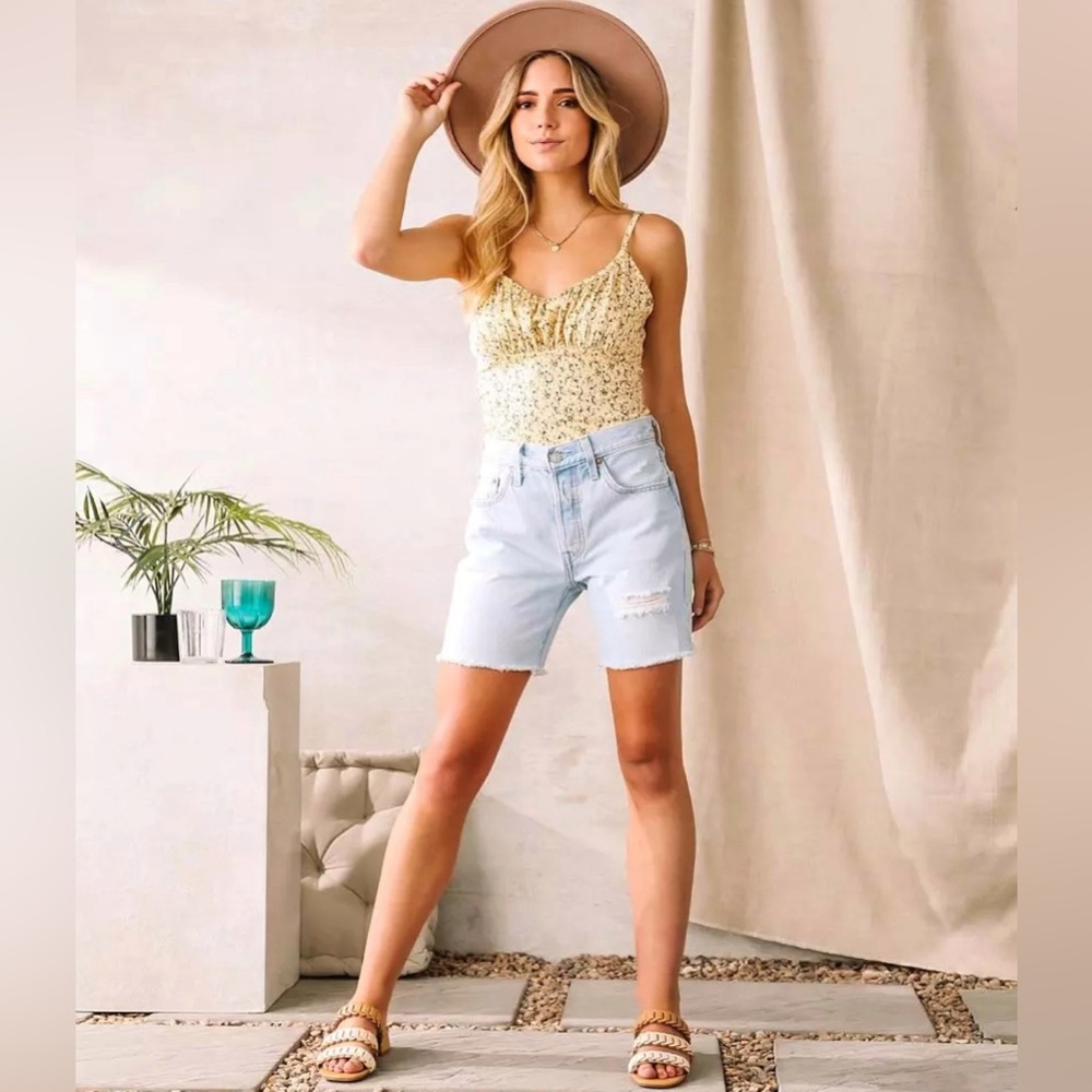 Levi’s 501 Mid Thigh Shorts in Luxor Focus Size 26